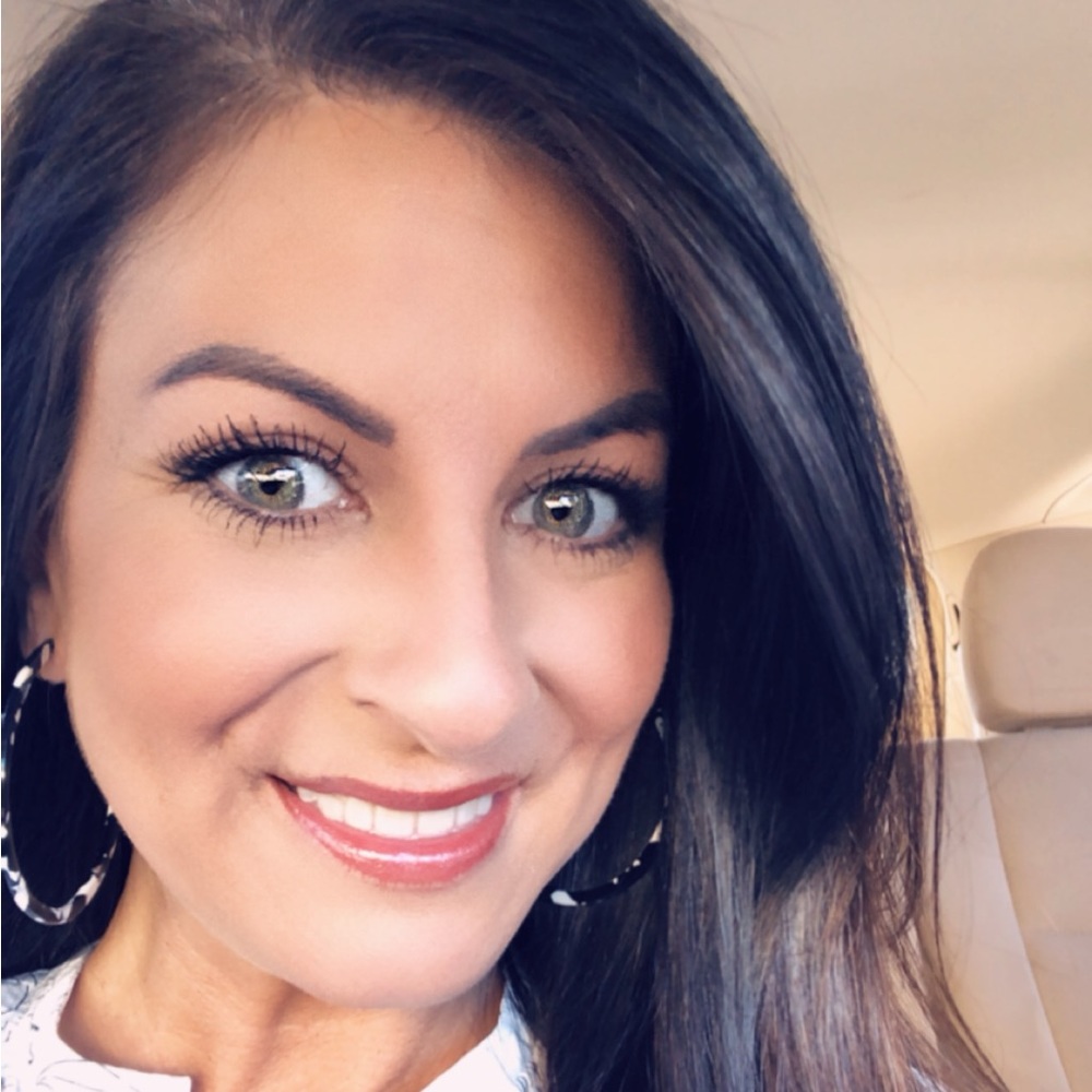 Meet your Posher, Amelia